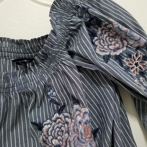 American Eagle Blue Embroidered Off The Shoulder Bow Sleeve Blouse Size Medium - Picture 5 of 9